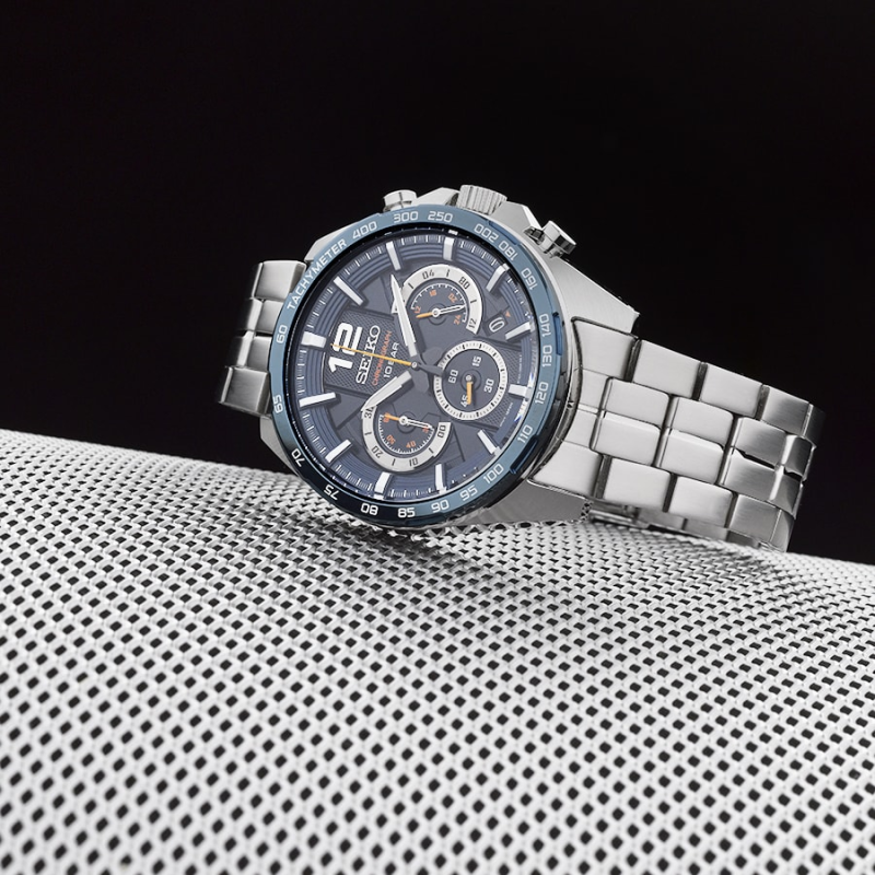 Montre Homme Sport Quartz - Boîtier 42mm Blanc, Cadran Beige Damier, Bracelet Silicone Blanc 18mm, Occasion Bon État